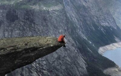 НАД ПРОПАСТЬЮ…