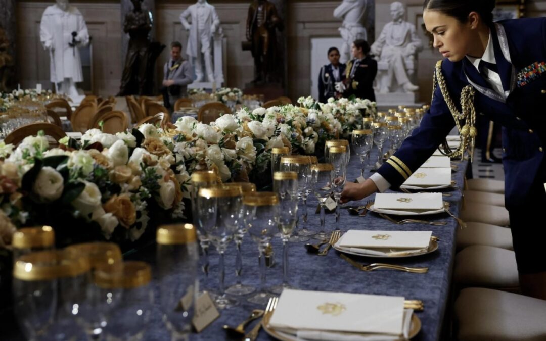 ДВОЕ ЗА ВСЕХ И ВСЕ ЗА ДВОИХ