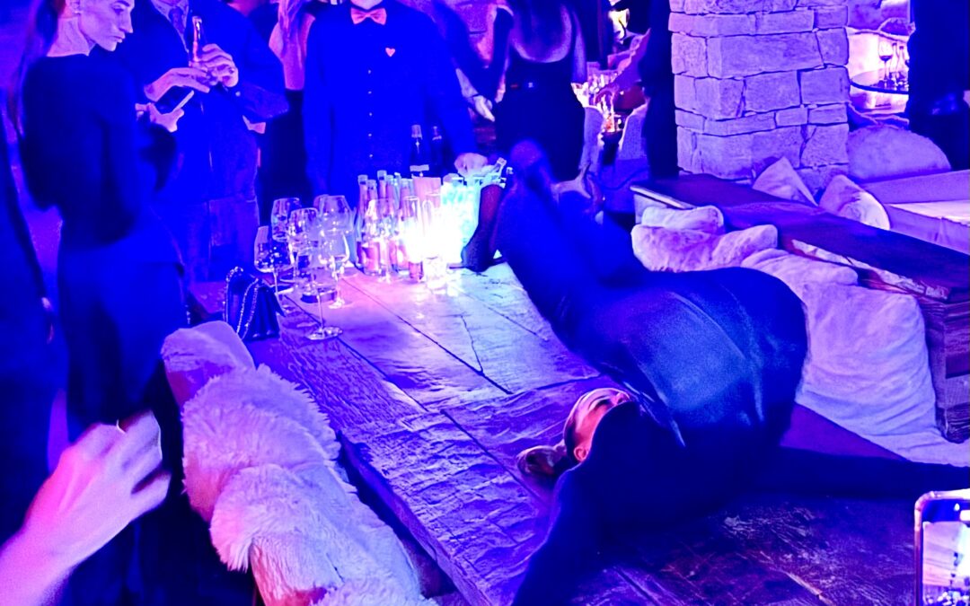 КУРШЕВЕЛЬ: ТАНЦЫ НА СТОЛАХ